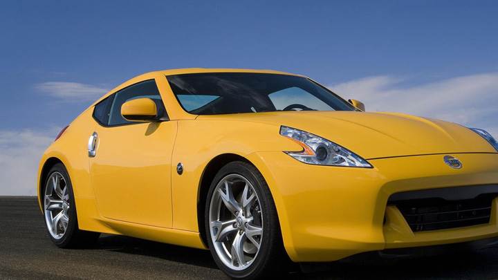 Nissan 370Z In Yellow Front Side Pose